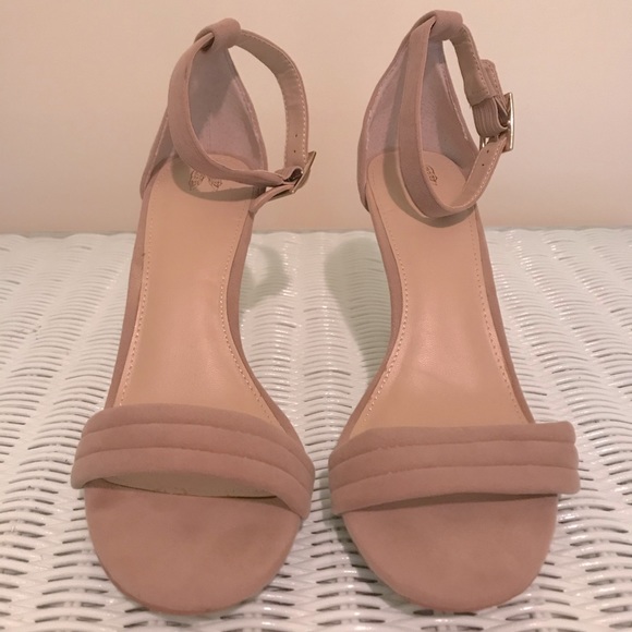 Vintage Colin Stuart (VS Brand) AnkleStrap Sandals - Picture 3 of 6